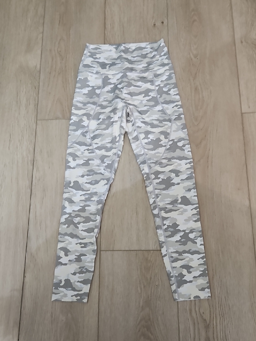 Aerie Gray & White Camo High-Waisted Leggings
